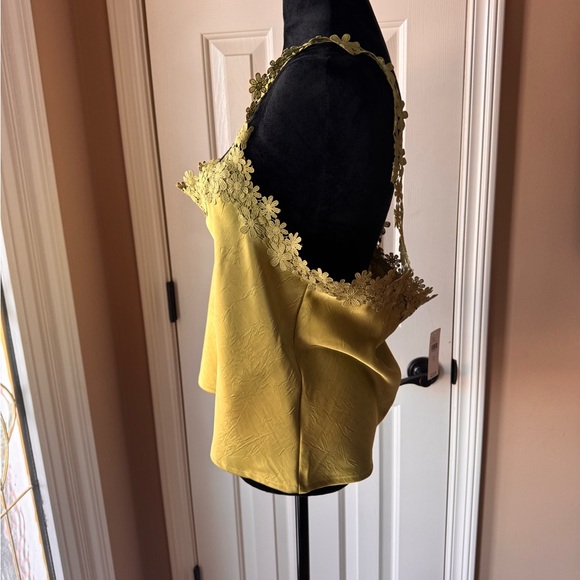 Blue Tassel sold by Anthropologie- Sleeveless Floral Laced Top-size large NWT - Picture 10 of 14